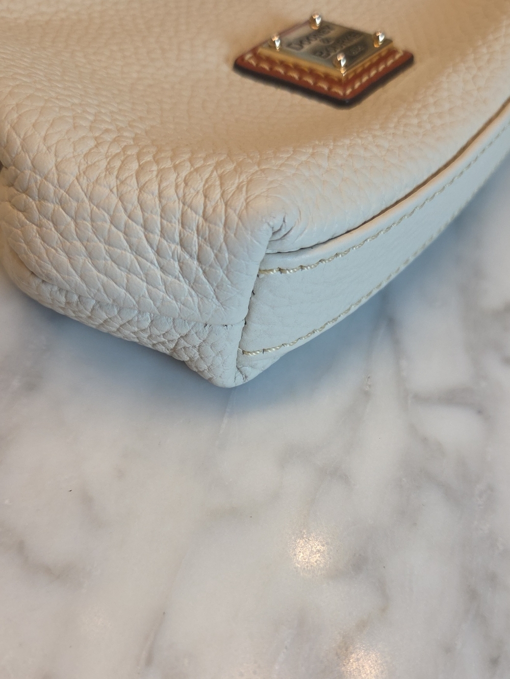 EUC Dooney & Bourke Cream Pebble Leather Kiss-Lock Coin Purse - Picture 4 of 5